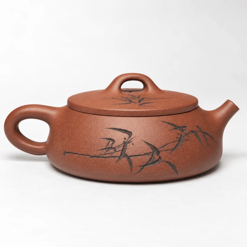 Bamboo Moon – Handgefertigte flache Teekanne aus Yixing-Ton