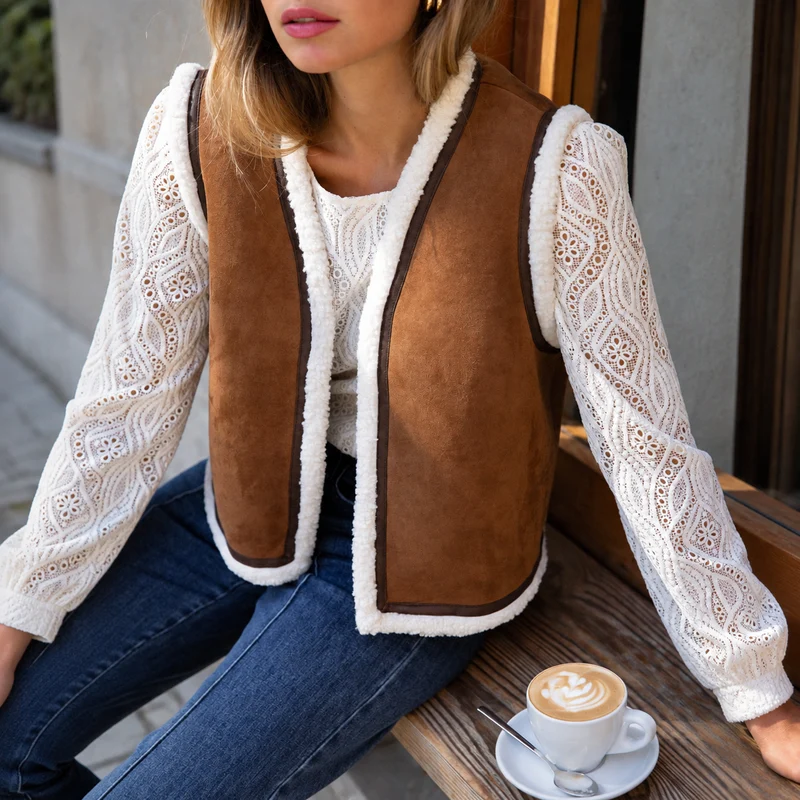 Gilet sans manches femme effet suédine doux et élégant