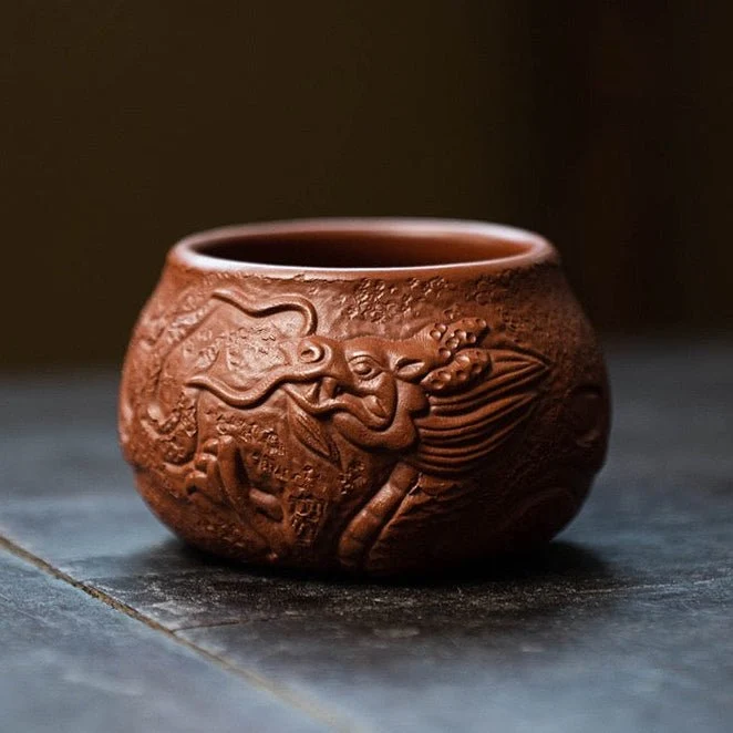 Handgefertigte Teetasse aus Yixing-Ton in Drachenform