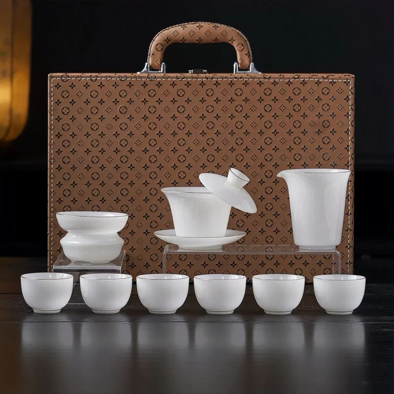 Komplett hochwertiges Gaiwan-Set aus weißem, eisgebranntem Jade-Porzellan mit luxuriöser Tragetasche