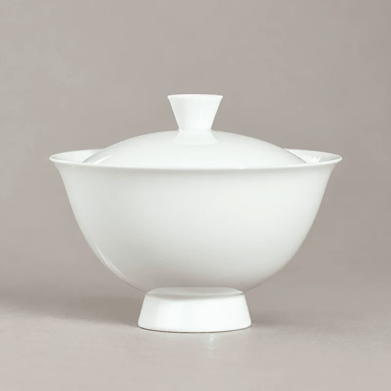 Authentischer Jingdezhen „Gao Zu“ Jade-Porzellan-Gaiwan mit hohem Fuß