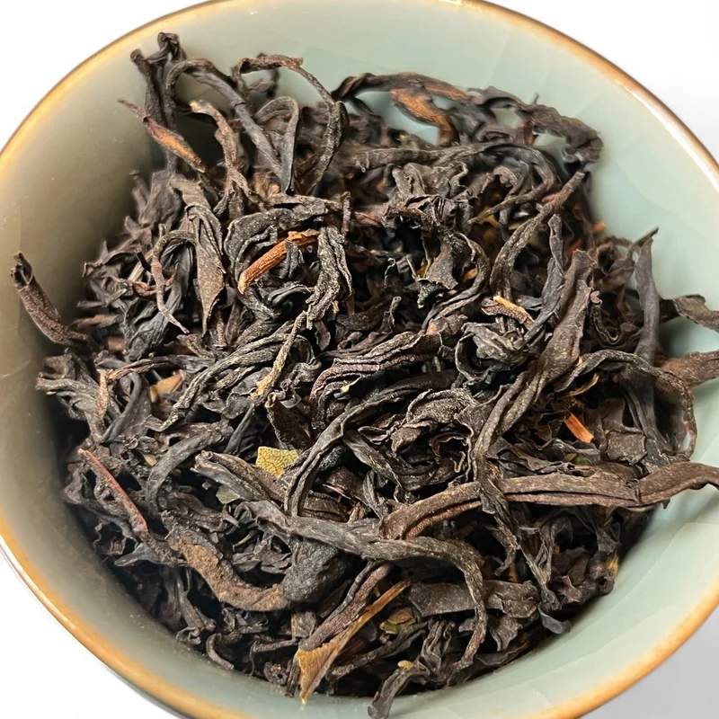 Japanischer Bio-Schwarztee mit Kirschblüte