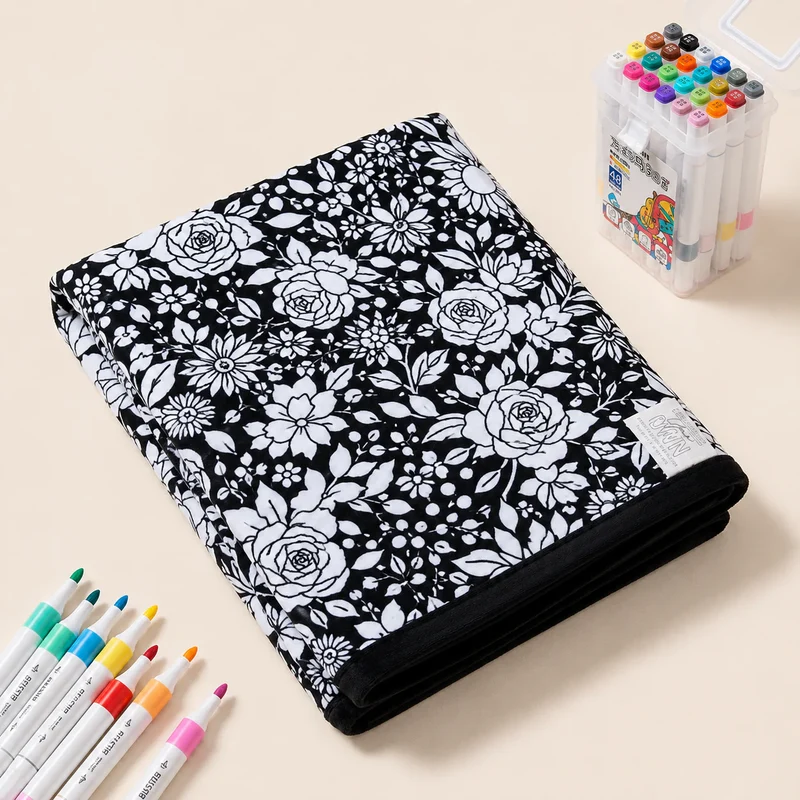 Couverture de coloriage créative avec marqueurs