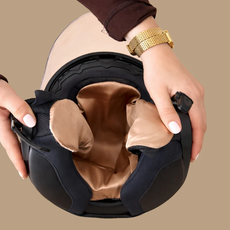 Doublure en satin pour casque de moto