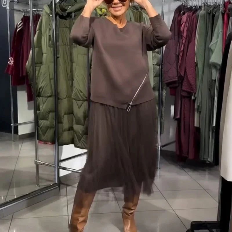 Robe fluide en maille et voile