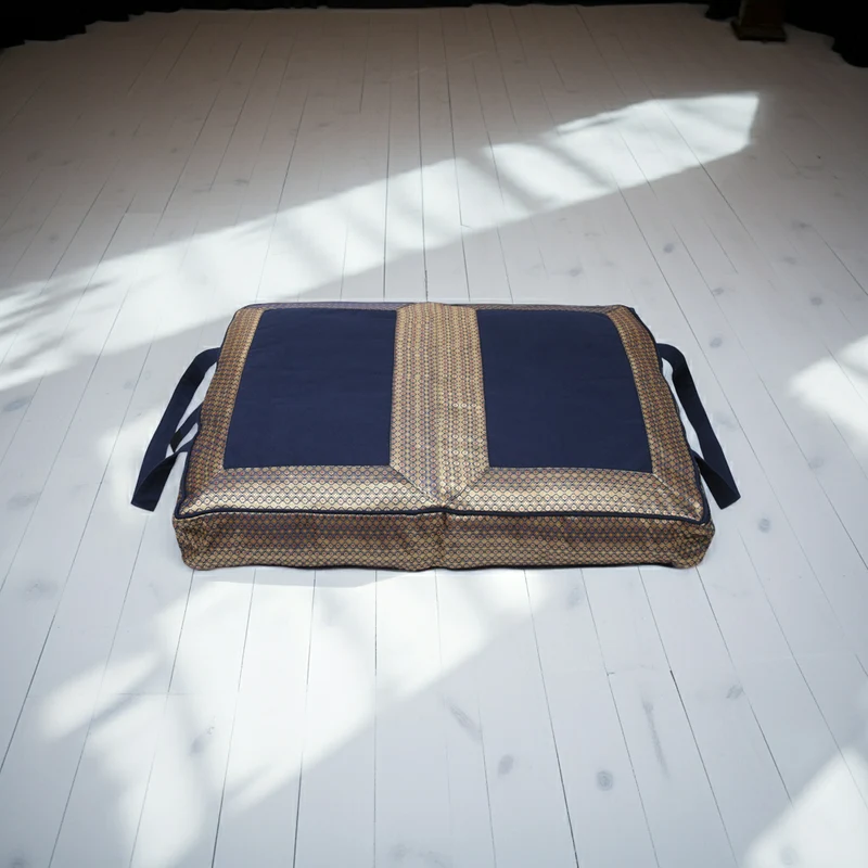 Futon - golden mind - midnight blue - 83 x 67 cm