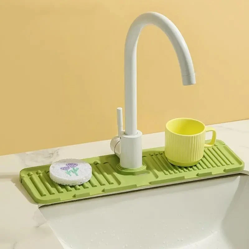 Protège-robinet et tapis d'égouttage