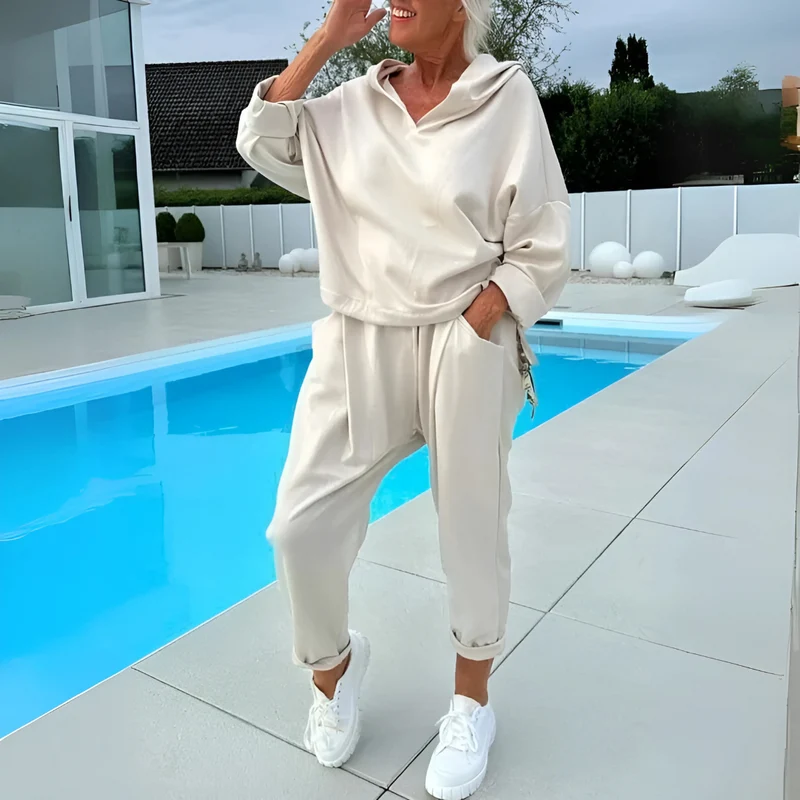 Ensemble deux pièces pour femme avec capuche – Doux & élégant