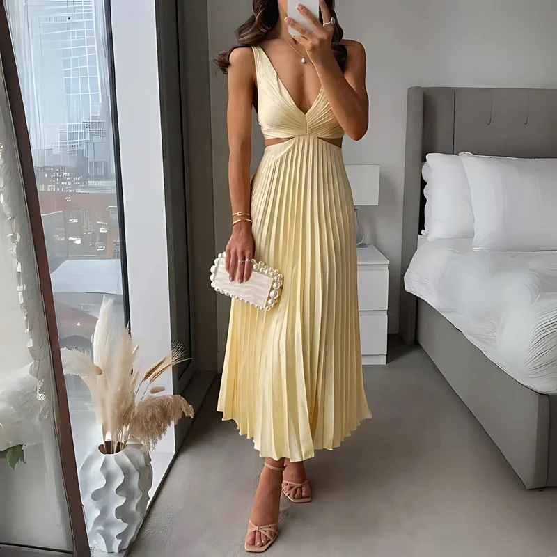 Robe plissée midi avec découpes à la taille