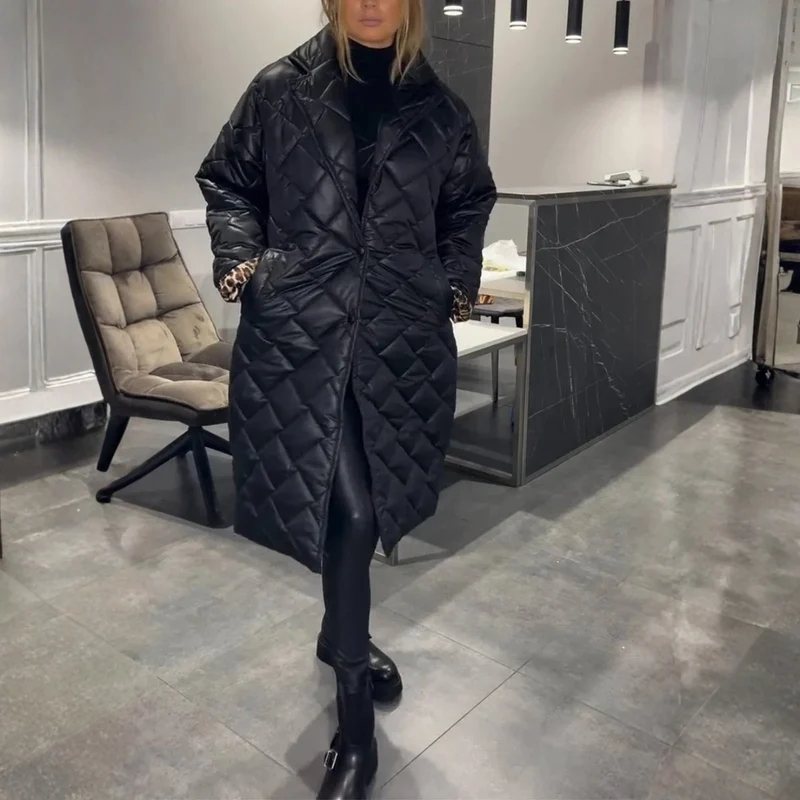 Manteau matelassé élégant avec doublure intérieure léopard discrète